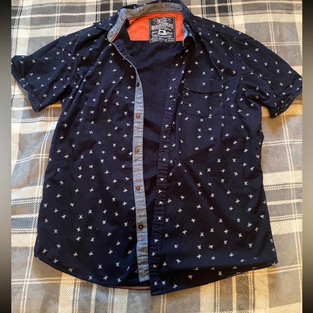 Broken thread mens spider button down size XL